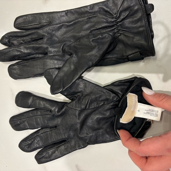 MK woman’s leather winter gloves - Picture 2 of 2